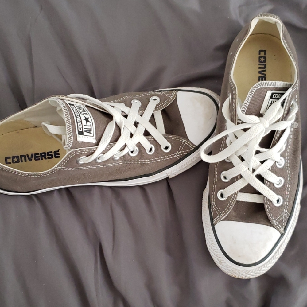 Gray Converse Chuck Taylor shoes size 8